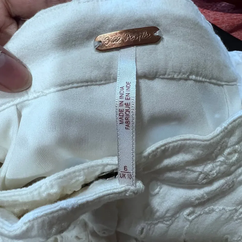 FREE PEOPLE White Eyelet High Waisted Trouser Pants Women's Size 6 (28x26) - Picture 9 of 9